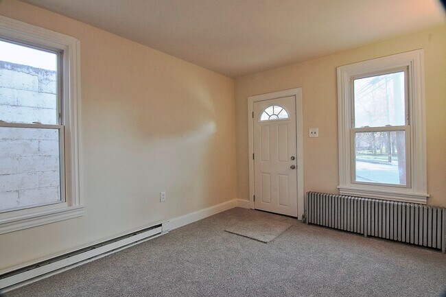 Building Photo - Manatawny Street 264/266