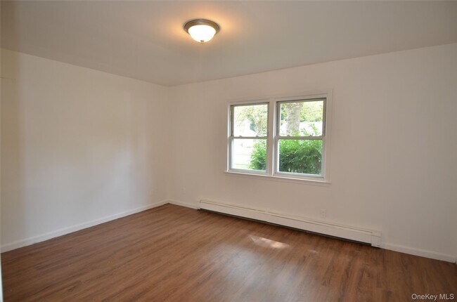 Building Photo - 771 Maple Pl