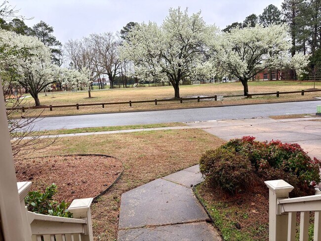 Building Photo - 3 BED / 2 BATH SINGLE FAMILY