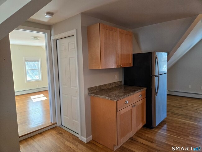 Building Photo - 674 Main St