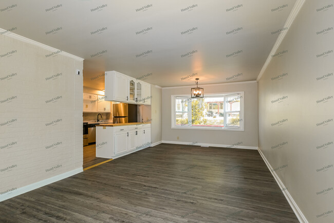 Building Photo - 1143 Roxton Dr