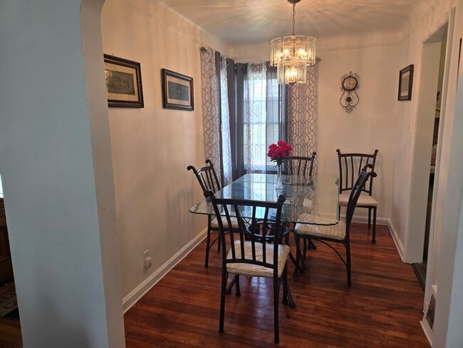 Building Photo - 11742 Beaconsfield St