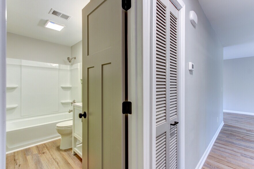 Building Photo - 48 Clark St