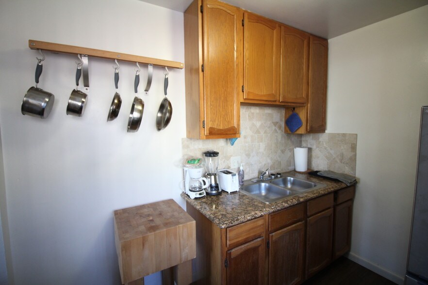 Building Photo - 2826 Mission Blvd