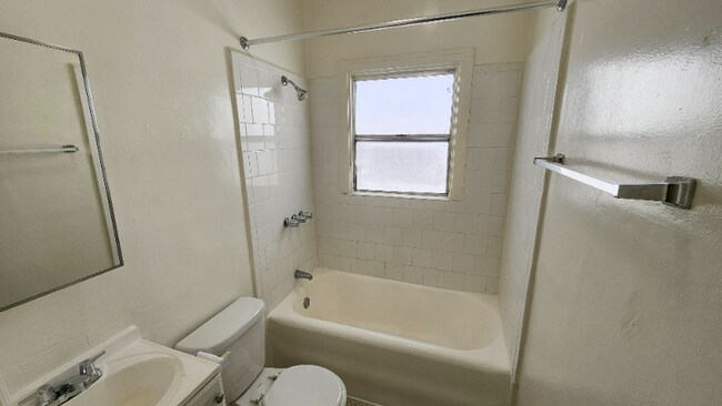 Building Photo - 727 S Coronado St
