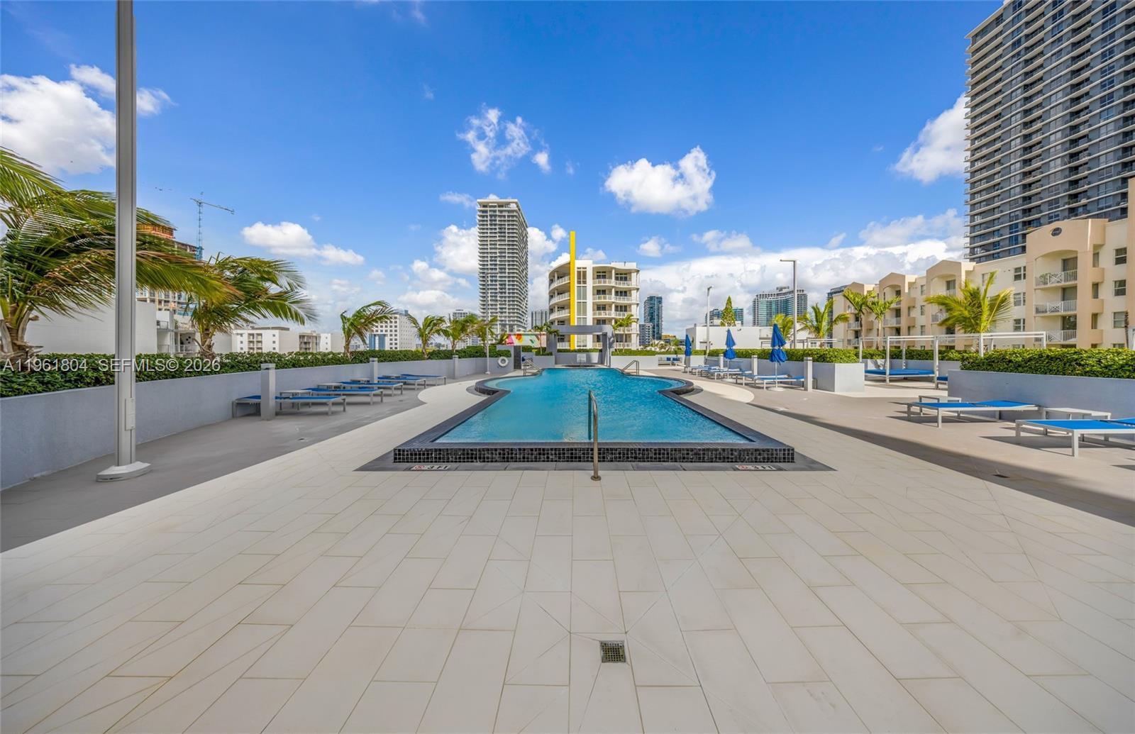 Building Photo - 480 NE 30th St