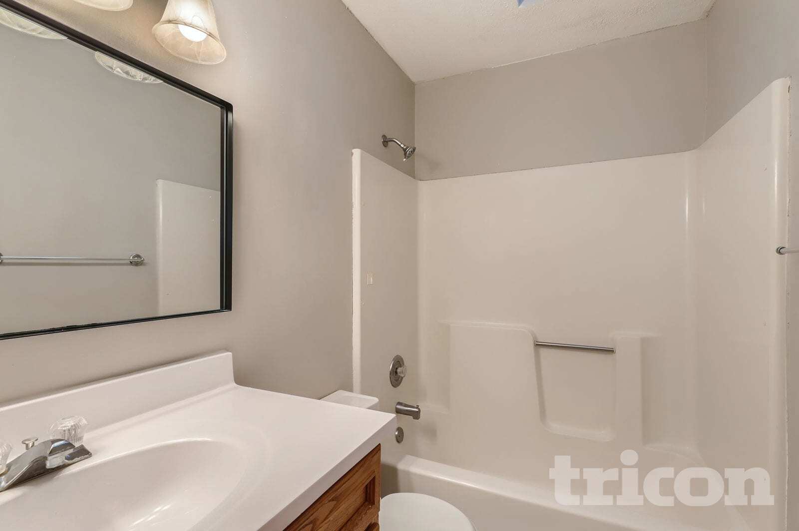 Building Photo - 5627 Lannon Ave NE