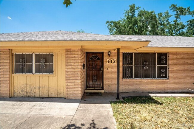 Building Photo - 25 E La Vista Ave