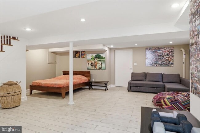 Building Photo - 3221 Coquelin Terrace