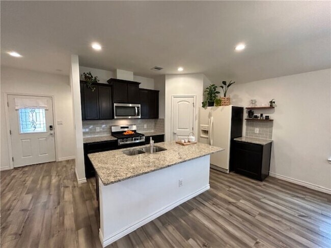 Building Photo - 7726 Lariat Toss Dr