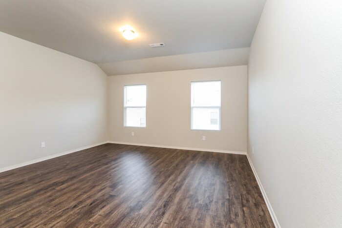 Building Photo - 2048 Bentwood Dr