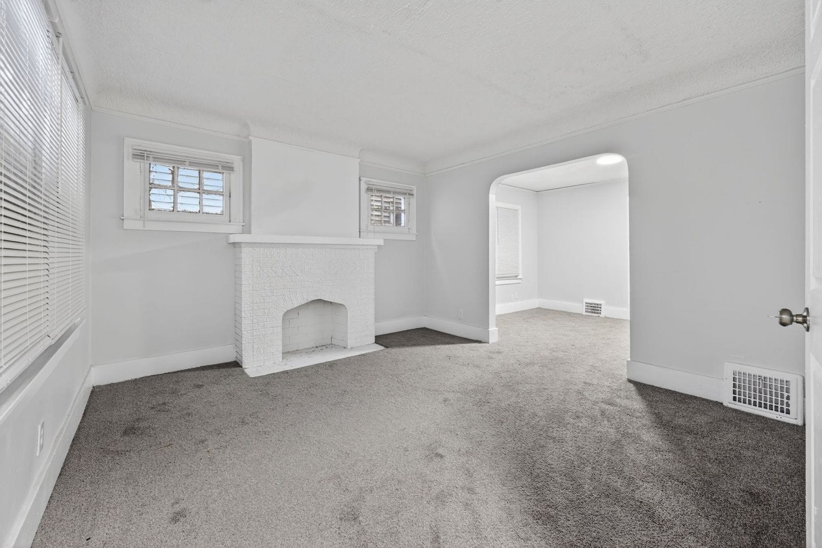 Building Photo - 16189 San Juan Dr