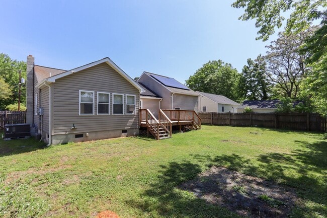 Building Photo - 614 Sedgefield Dr