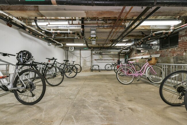 Building Photo - 319 A St