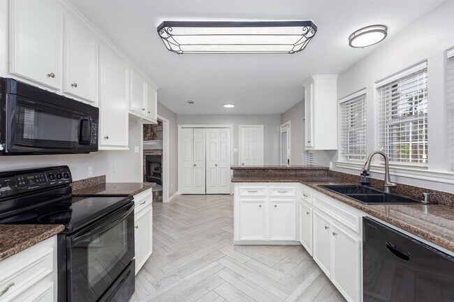 Building Photo - 12830 Point Aquarius Blvd
