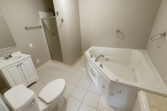 Building Photo - 704 E Perry St