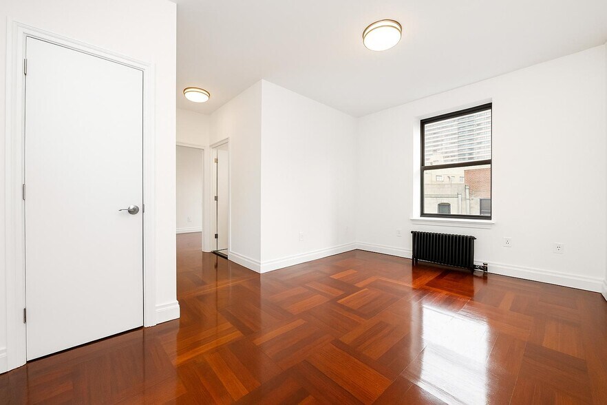 Building Photo - 609 W 137th St