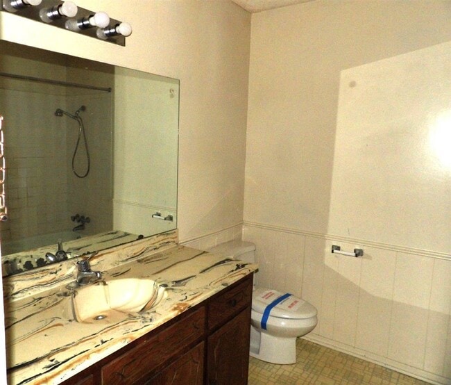 Building Photo - 4536 SE Ellsworth Ave