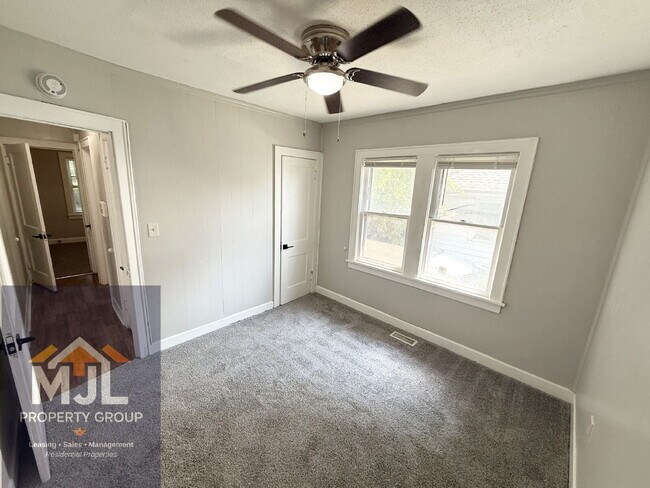 Building Photo - Updated 3 Bedroom / 1 Bath Home In KCMO *READY NOW*