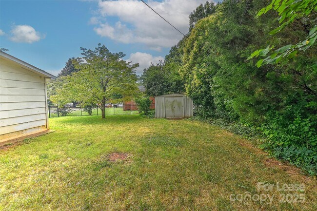 Building Photo - 420 Seneca Pl