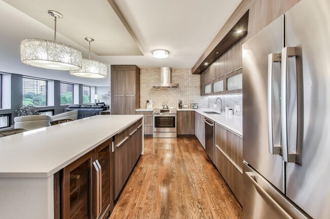 Building Photo - 1110 N Lake Shore Dr