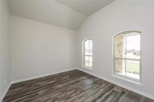 Building Photo - 5118 Leaning Tree