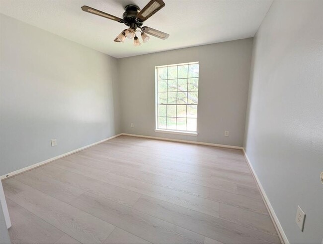 Building Photo - 4521 Stonebridge Dr