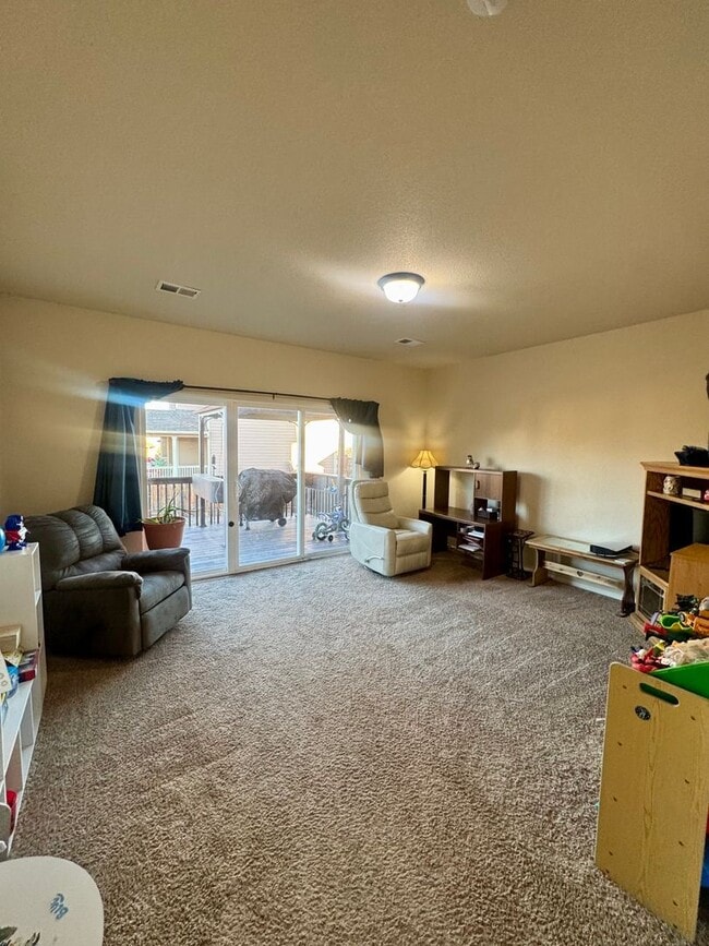 Building Photo - Gorgeous 3 bed/2.5 bath home with 3-CAR TANDEM GARAGE in Painted Sky