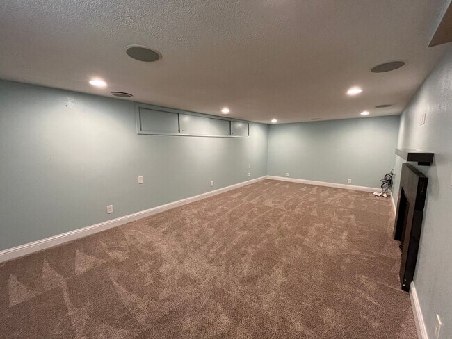 Building Photo - Amazing NE Portland 4Bd + 3Ba ~ House Sola...