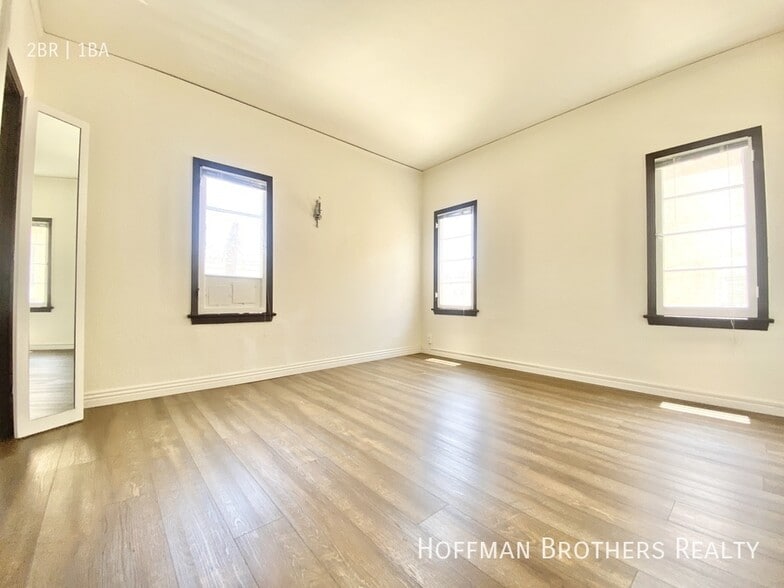 Building Photo - 362 1/2 N Sierra Bonita Ave