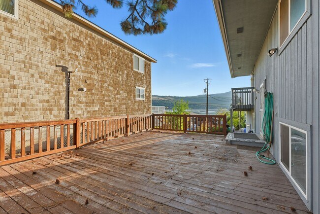 Building Photo - 820 S Liberty Dr