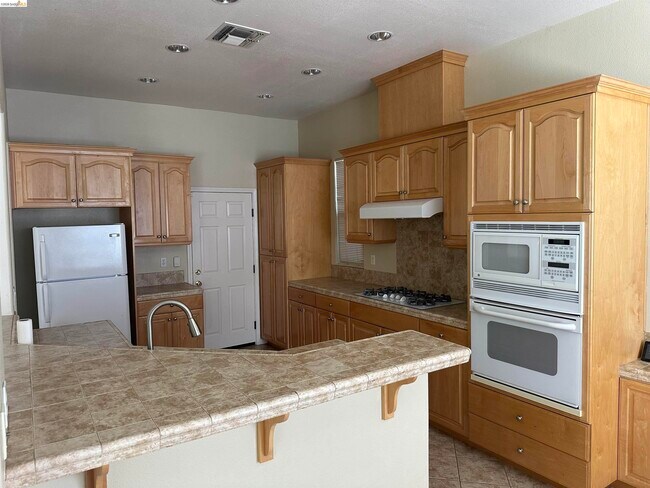 Building Photo - 5616 Plumbridge Way
