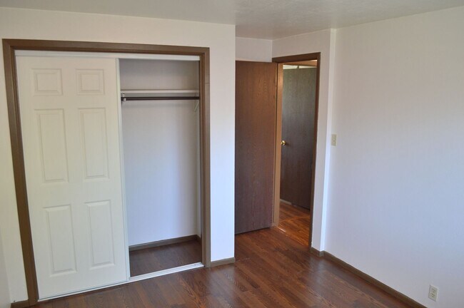 Building Photo - Walton Ln Duplex