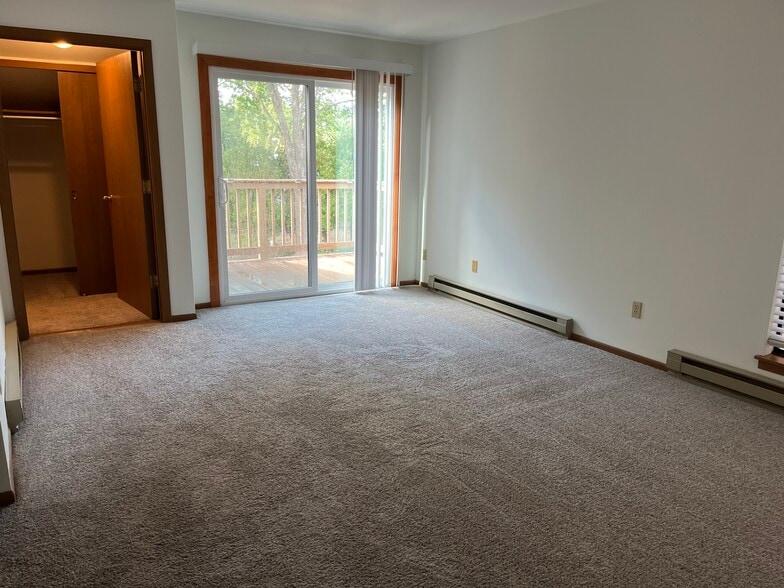 Living Room - College Court Apartments