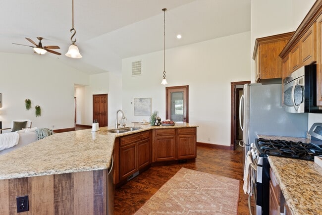 Building Photo - 1981 W Twinkling Star Rd