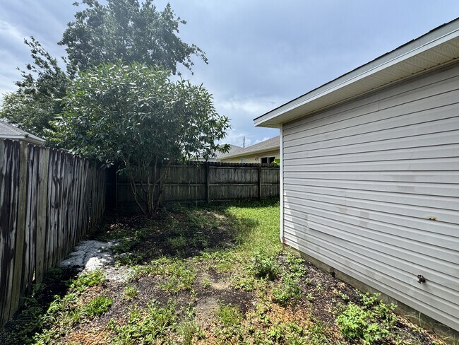Building Photo - 322 Apple Dr