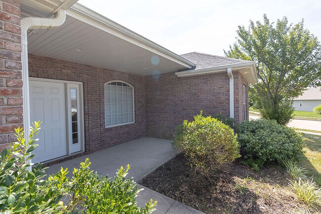 Building Photo - 2303 Roslyn Ct