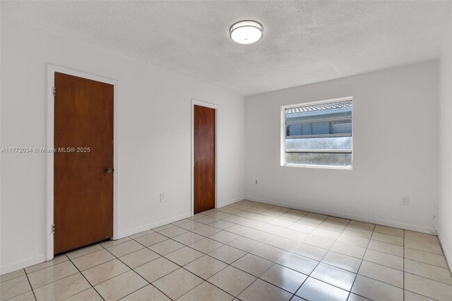 Building Photo - 6732 SW 15th St