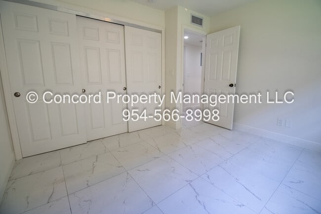 Building Photo - Holiday Special-Updated 2 BR- Open Layout- Island Kitchen-Pool- Central AC