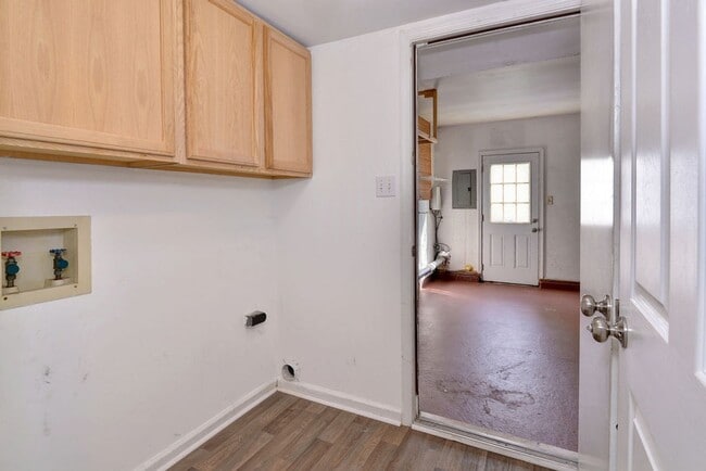 Building Photo - Cute Two Story With Nice Upgrades