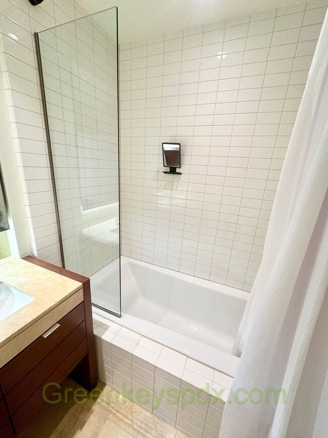 Building Photo - Spacious, open-concept 1-bedroom 16th floo...