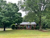 Building Photo - 509 Maverick Rd