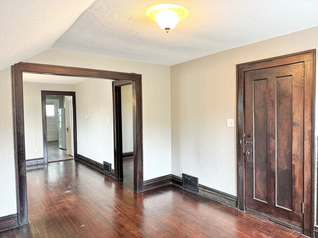 Building Photo - 603 Mill St