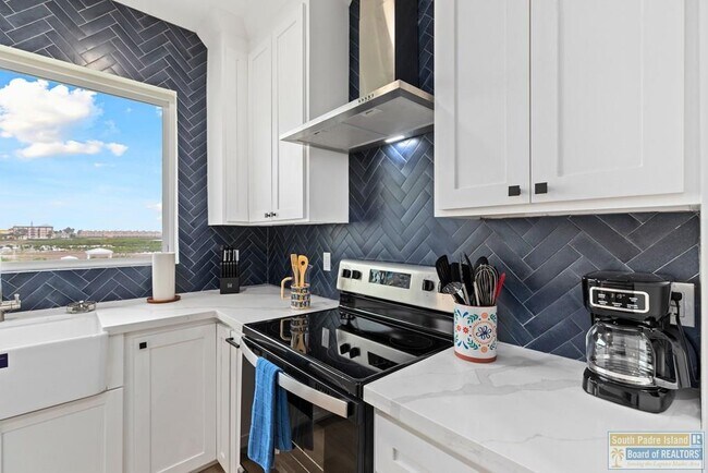 Building Photo - 111 W Sunny Isle Dr