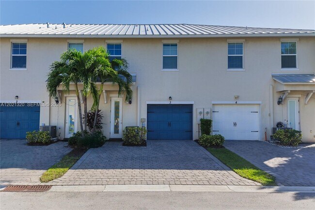 Building Photo - 4810 Eucalyptus Dr