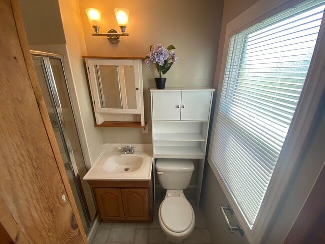 Building Photo - Advent - Stunning Three Bedroom House W/ T...