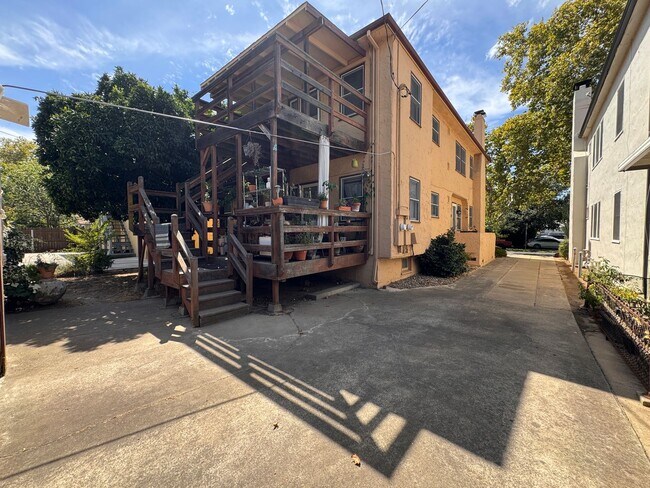 Building Photo - 1029 33rd St
