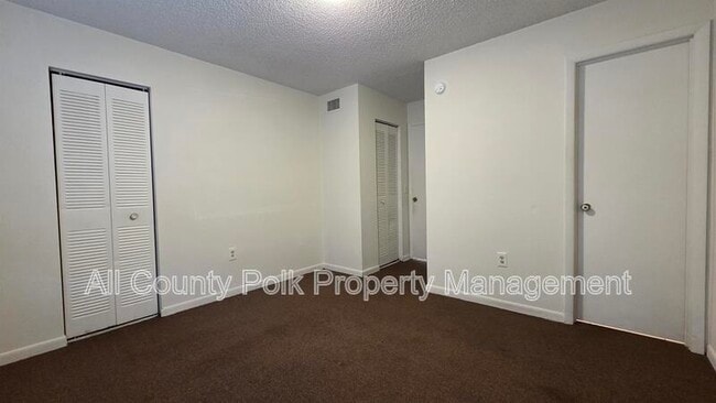 Building Photo - 915 Ariana St