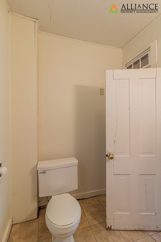 Building Photo - 711 Fremont St