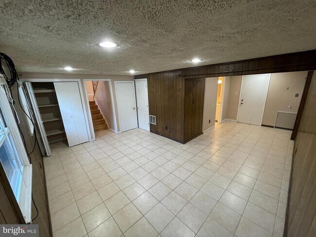 Building Photo - 5056 Kenerson Dr